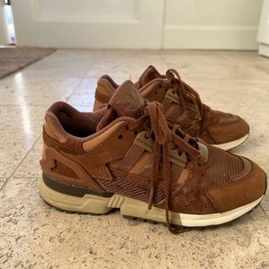 Adidas Torsion Brown sneakers with Suede accents